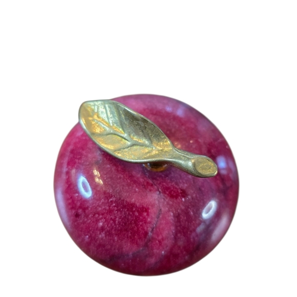 Vintage Polished Red Alabaster Marble Apple Paperweight with Brass Leaf Stem - Picture 4 of 5